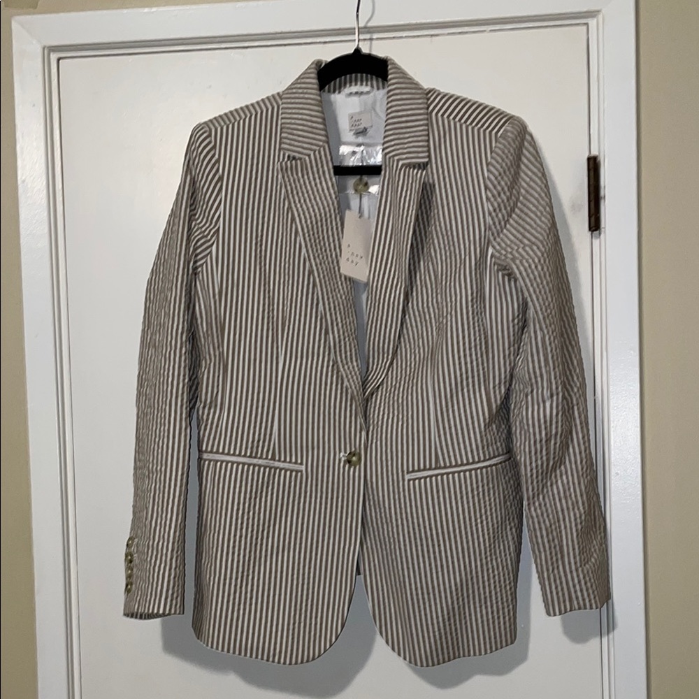 Fully Lined Seersucker Blazer with Buttons